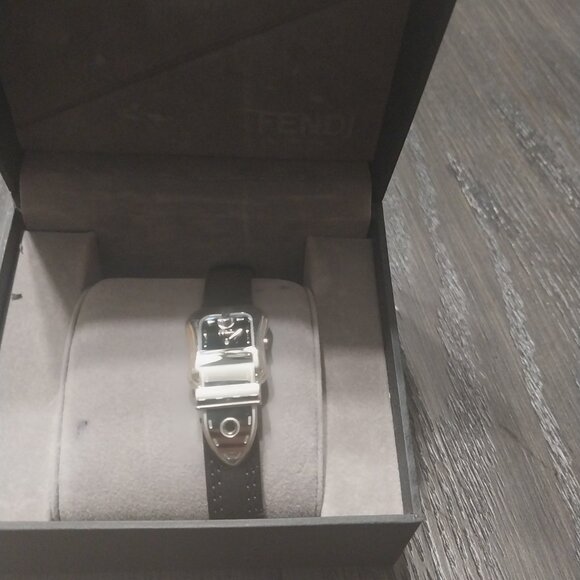 Fendi Black Dial Women's Watch Analog- black leather band - Picture 4 of 6